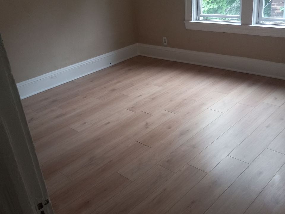 371 East 152nd Street 8 15210 Ridpath East 152nd St Cleveland OH