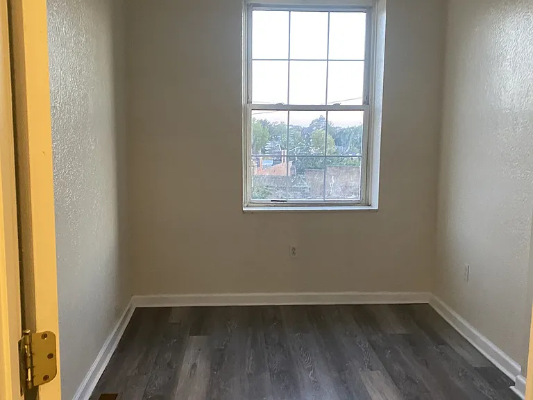 2545 Brownsville Rd #1 — Photo 4
