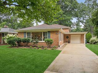 332 Scott Ave, Glen Ellyn, IL 60137