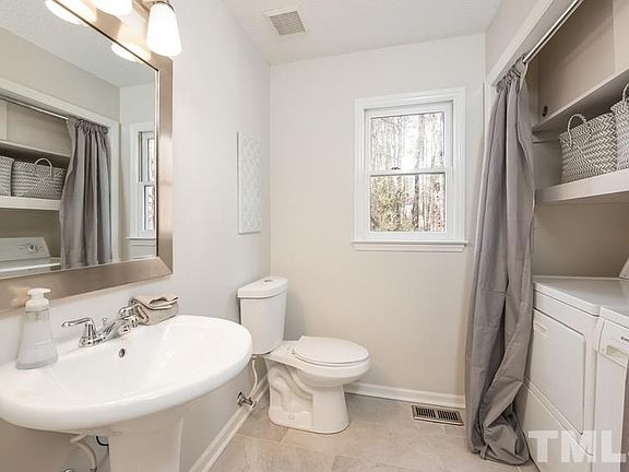 5th image of 2208 Anthony Dr