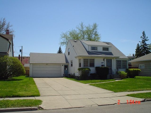 4 Br, 2 Bath Cape Cod