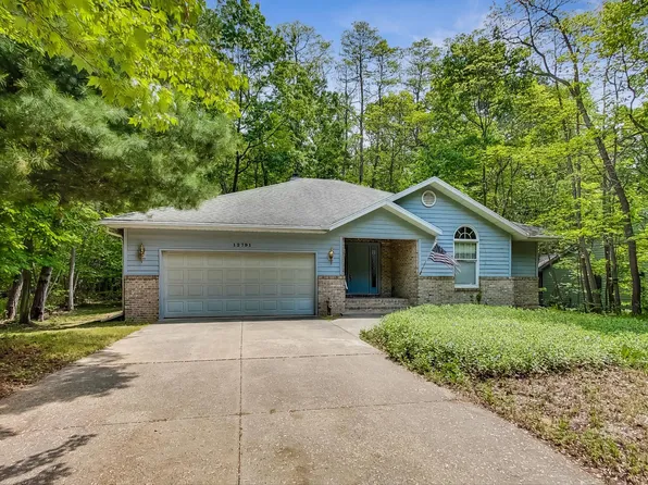 12791 Highland Shores Dr, Sawyer, MI 49125