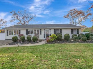 42 New Ln, Selden, NY 11784