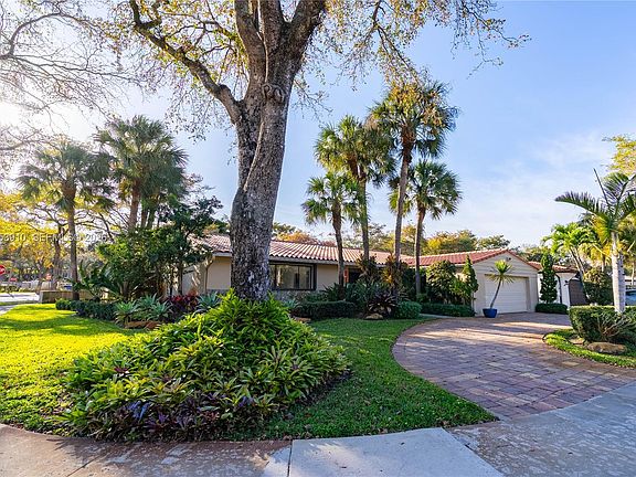 4th image of 6371 Hutchinson Rd