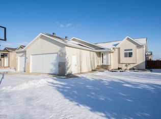 3532 Lincoln St S, Fargo, ND 58104