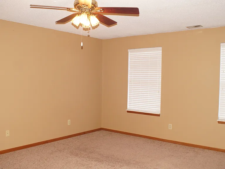 1221 Clearwater Ln — Photo 32