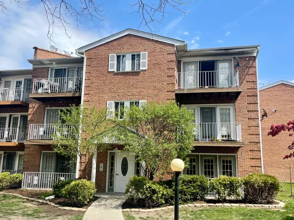 4276 Central Rd APT 302, Glenview, IL 60025