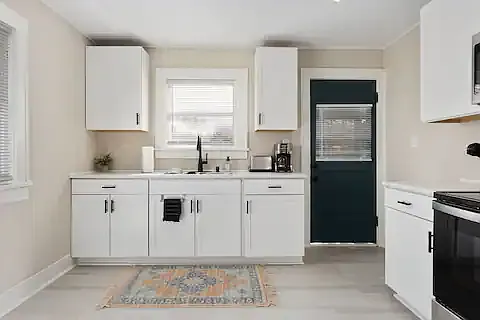 511 SW 3rd St — Photo 3