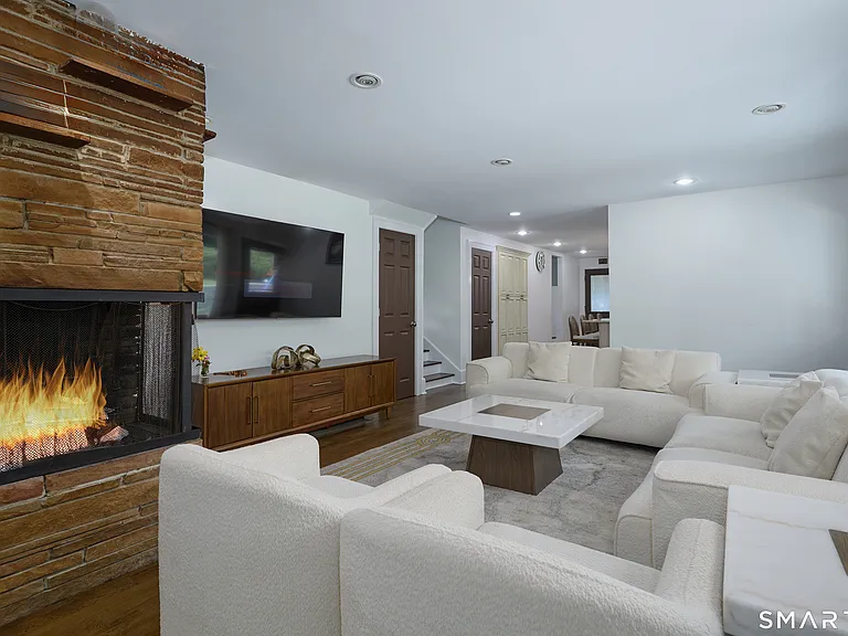 1374 Huntington Tpke — Photo 23