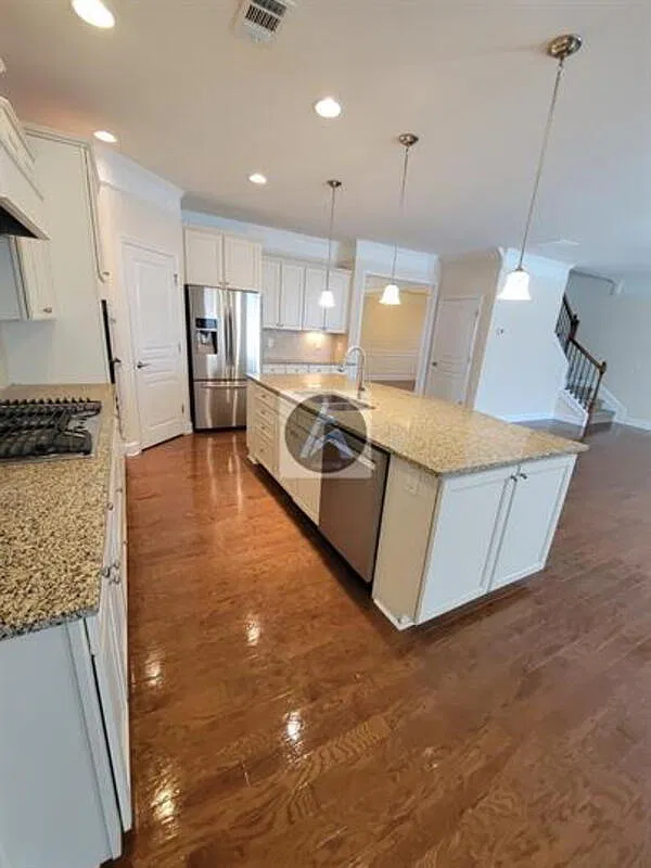 5 bed, 4.0 bath, 3578 sqft, $4,200 — Photo 4