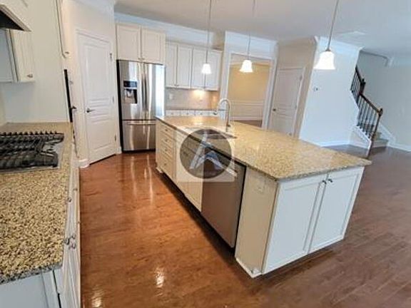 5th image of 1008 Applegate Dr