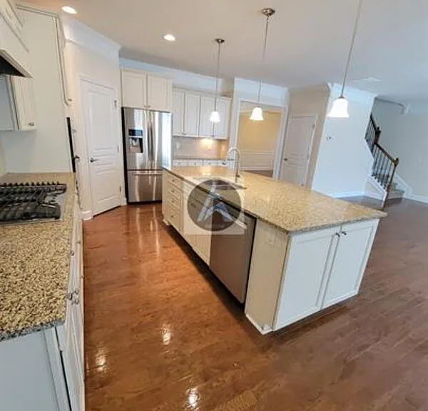 1008 Applegate Dr — Photo 5