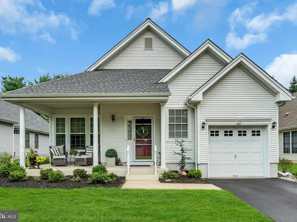 32 Bear Meade Dr, Hamilton, NJ 08691