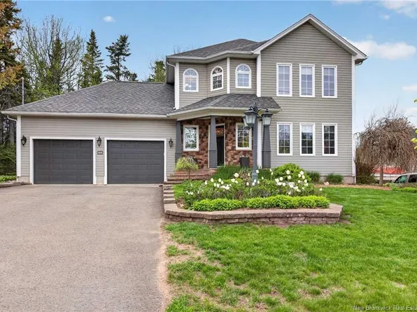 162 Cyr St, Dieppe, NB E1A 7Z1