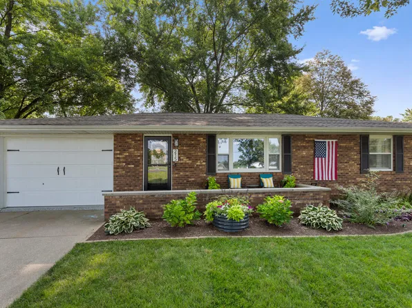 215 N Willow St, White Heath, IL 61884