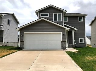 9020 Primo Ln, West Des Moines, IA 50266