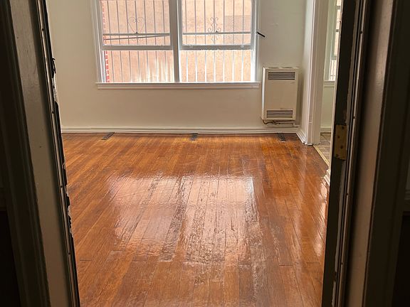 5th image of 554 S Hobart Blvd #106