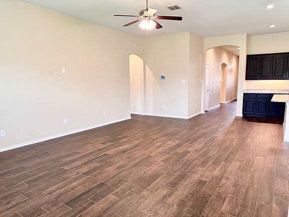 5th image of 2924 Rosemount Ln