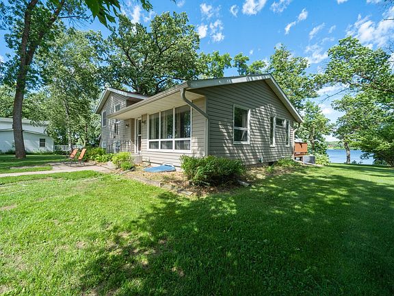 3rd image of 44836 Saukview Dr