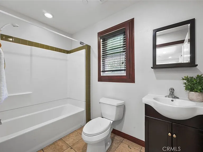 33 Elm St #B — Photo 5
