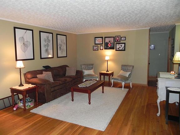 5th image of 390 Lorraine Dr