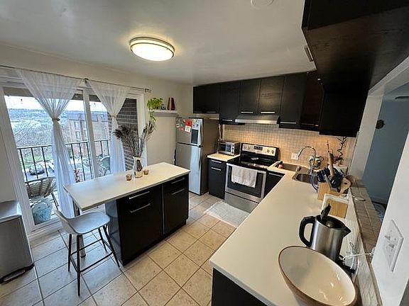 3rd image of 136 Roberts Ln APT 402