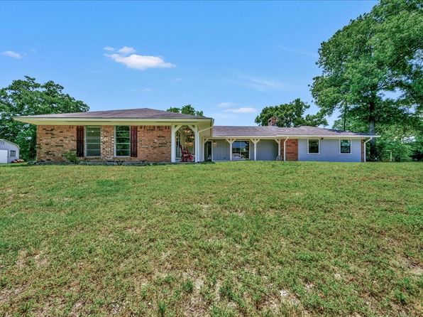 339 Bradshaw Ln, Nacogdoches, TX 75946