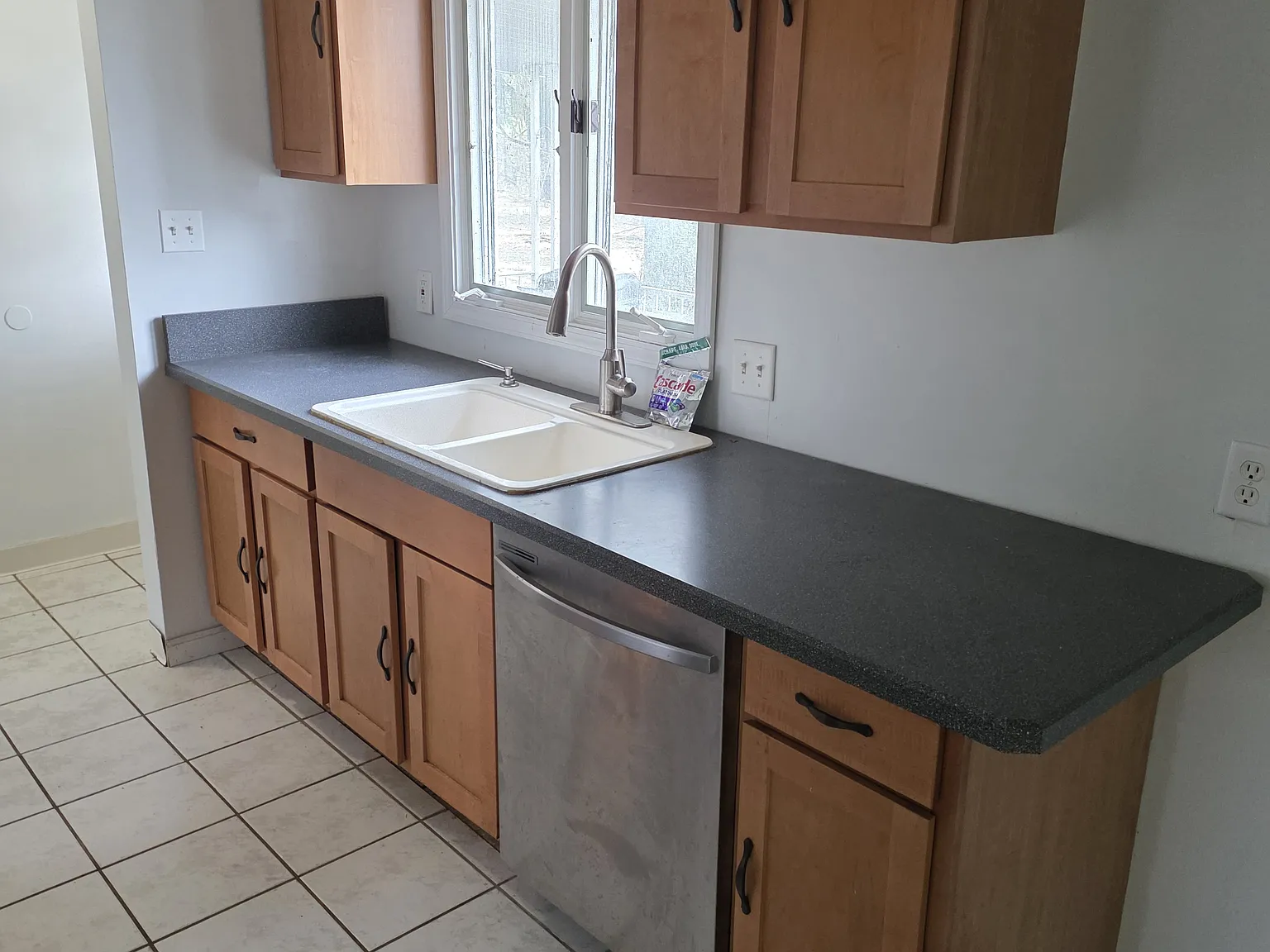 2 bed, 650 sqft, $975 — Photo 2