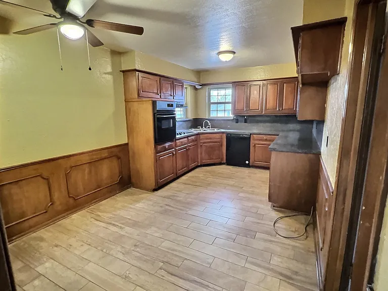 629 Montreal Dr — Photo 10