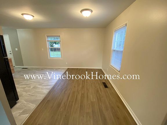 3rd image of 10813 Cragview Ct