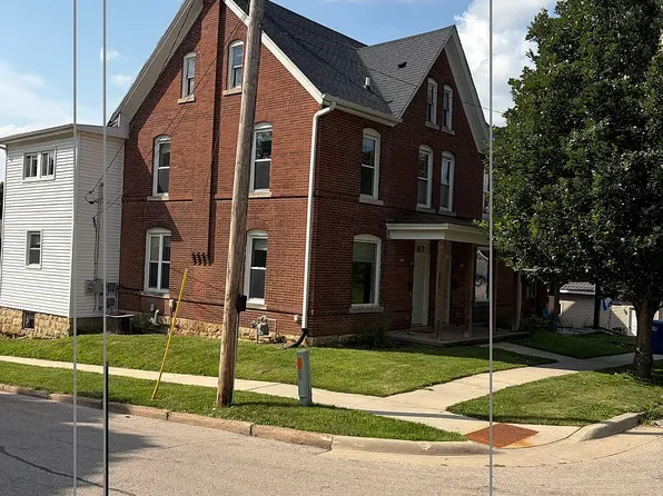 87 S Hill St, Dubuque, IA 52003