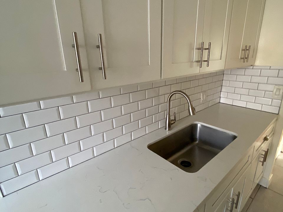 1st image of 842 N Formosa Ave #32fcc922c