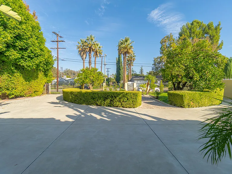 Densmore Ave — Photo 46