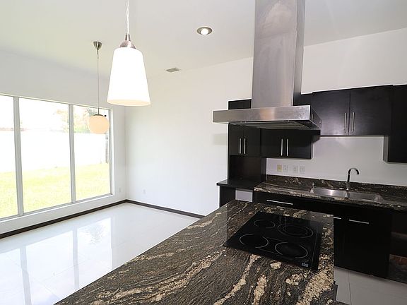5th image of 214 Driftwood Ave