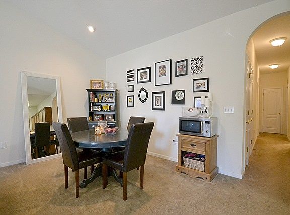 5th image of 2866 Lakeshore Dr W