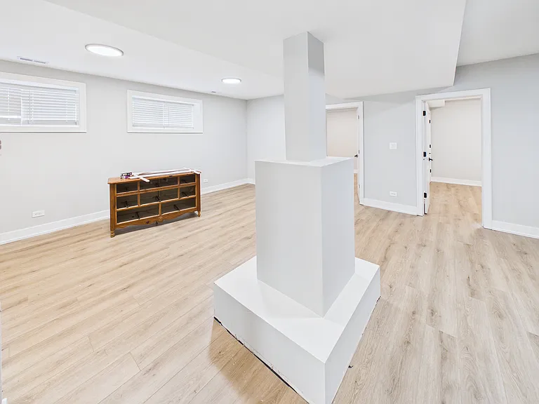 2401 S Homan Ave — Photo 4