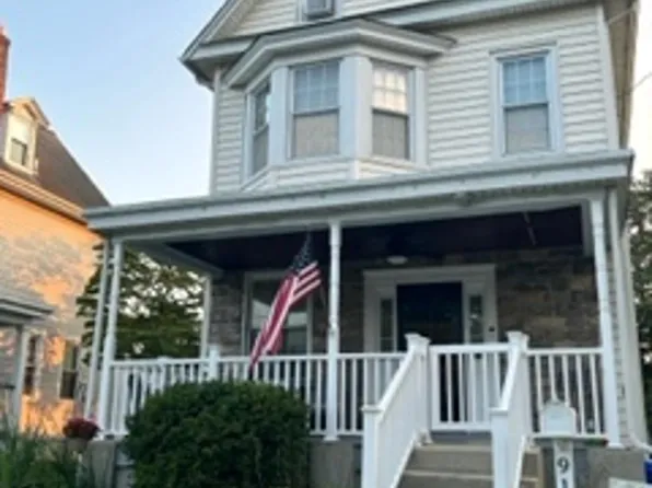 914 W Park Sq, Prospect Park, PA 19076