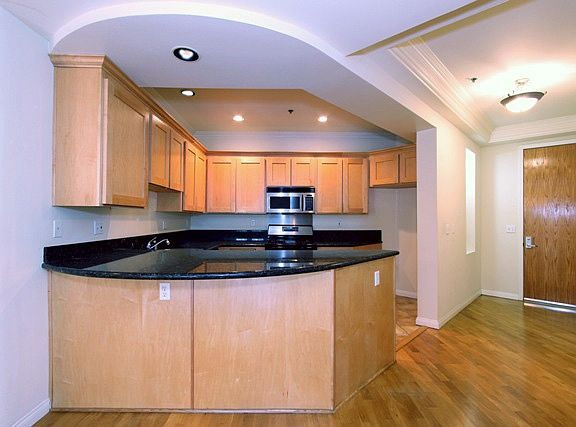 4th image of 12603 Moorpark St Unit 106