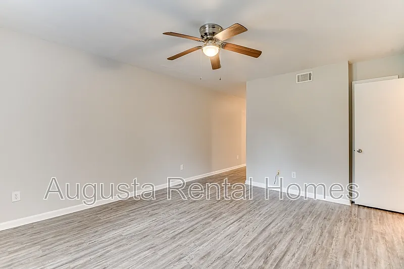 2 bed, 1.5 bath, 1050 sqft, $995 — Photo 4