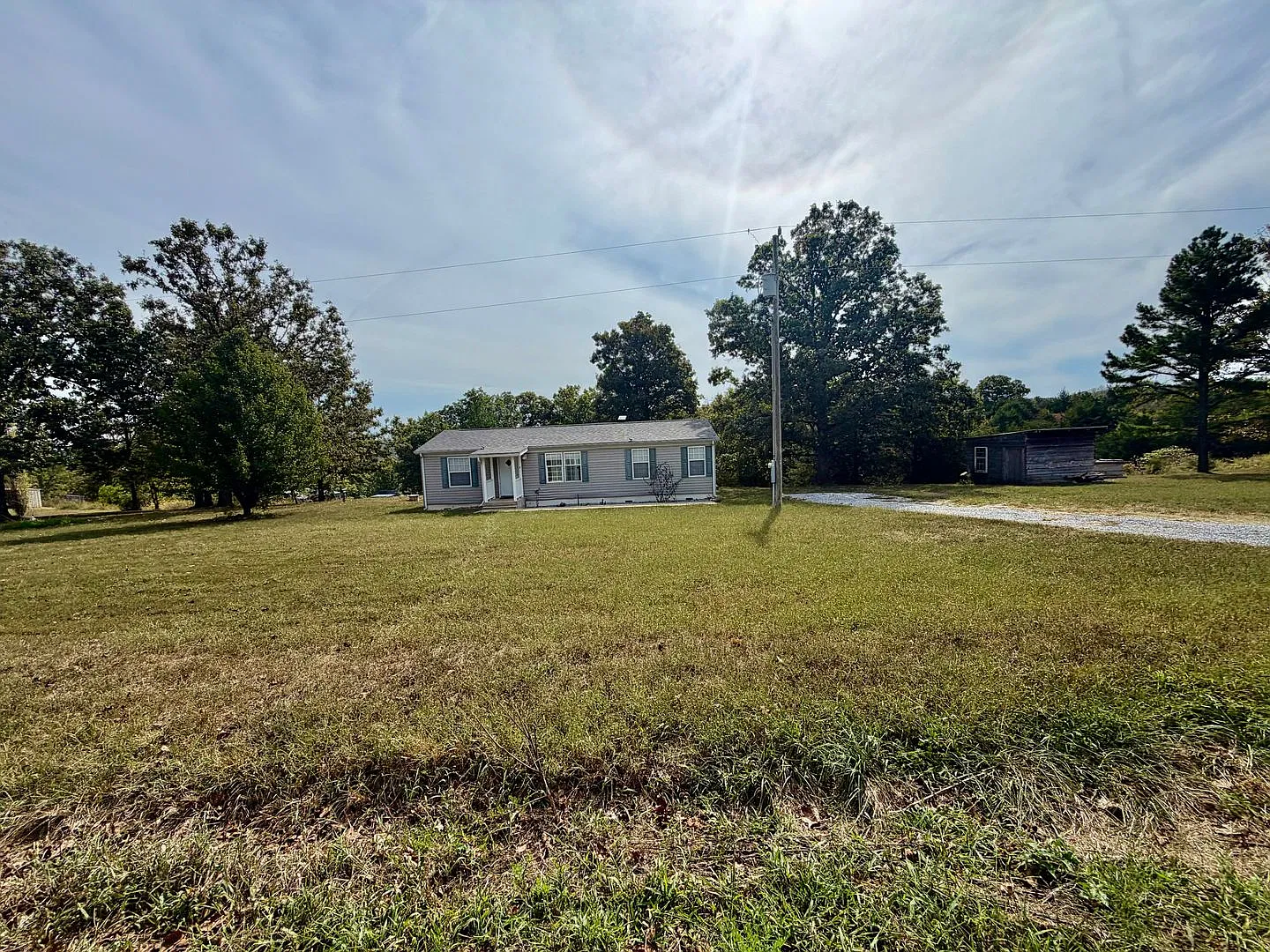 Cute 3 bed 2 bath with beautiful yard!! — Photo 4