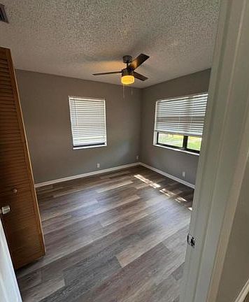 3rd image of 4726 Summit Blvd