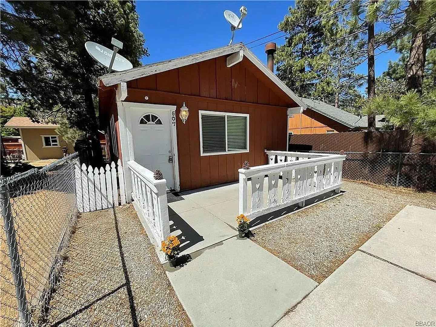 Warm & Cozy Single-Story Home in Big Bear City — Photo 2