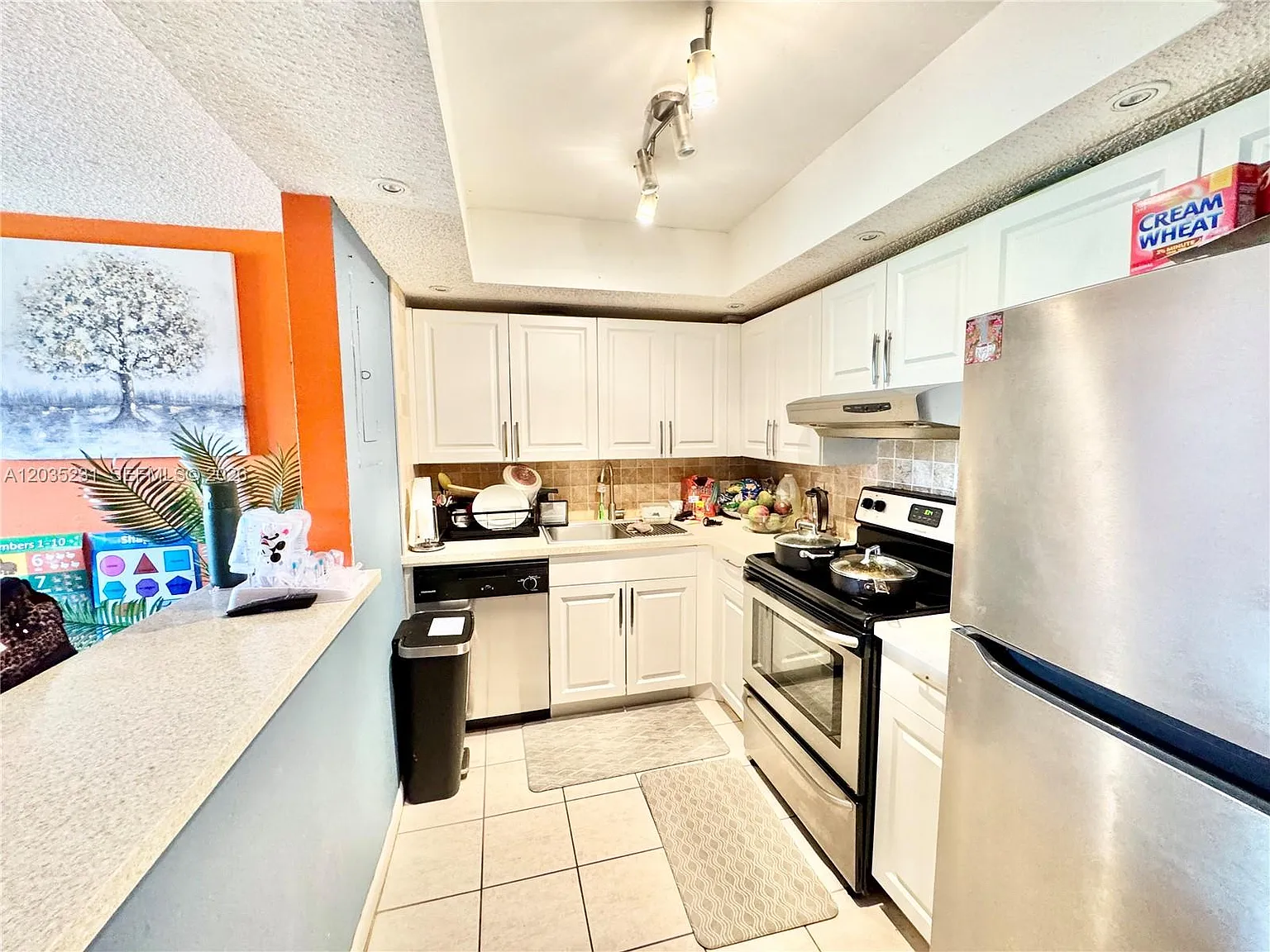 Inverwood Condo — Photo 4