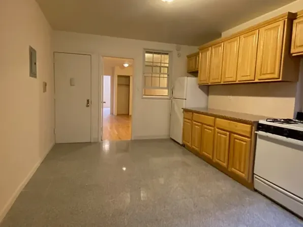 1605 2nd Avenue image 1 of 4