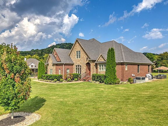 3rd image of 2704 Deer Haven Ct