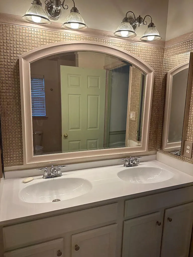 3 bed, 2.5 bath, 1452 sqft, $2,100 — Photo 2