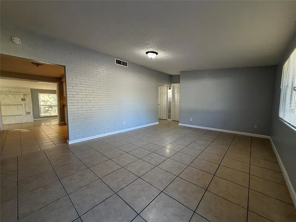 Building Photo - 4117 Highland Loop
