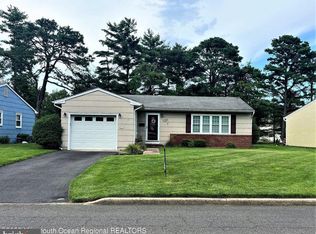 933 Edgebrook Dr N, Toms River, NJ 08757