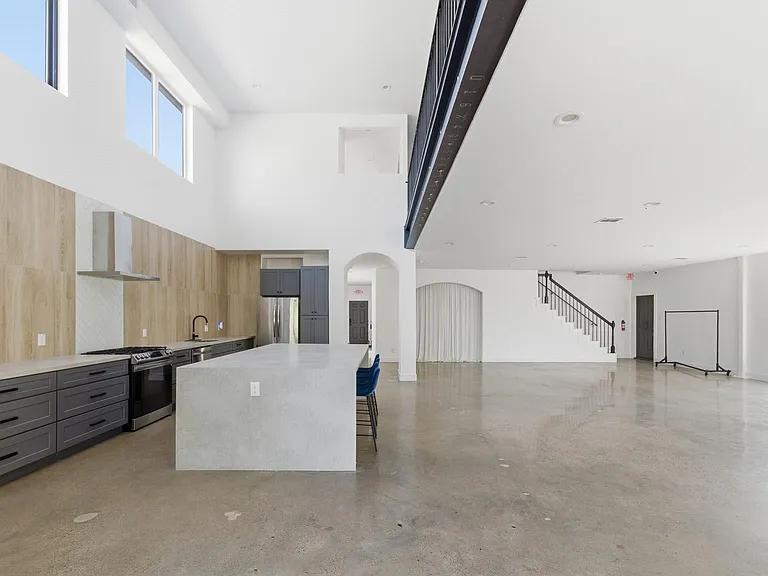1905 Dowling Dr — Photo 17