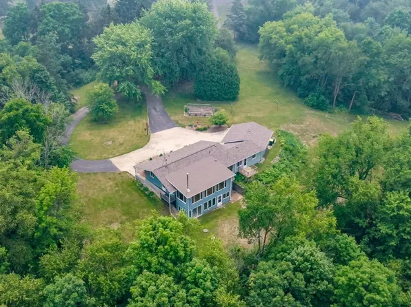 S65W24950 Robyn ROAD, Waukesha, WI 53189